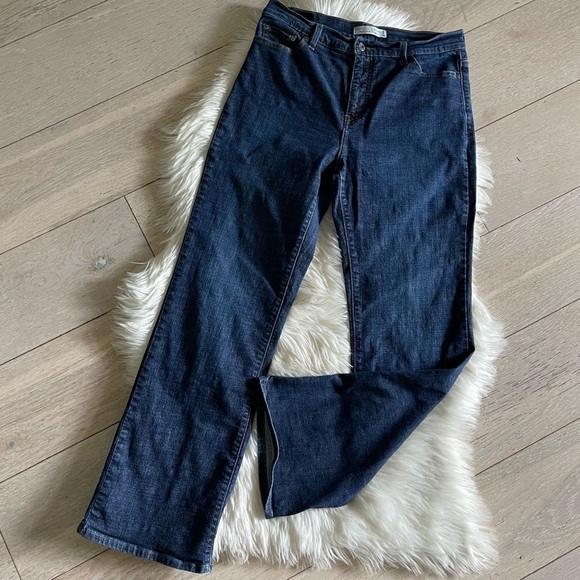 Levi's Denim - 🔥 Levi’s Perfectly Slimming Boot Cut 512 Jeans 14 M